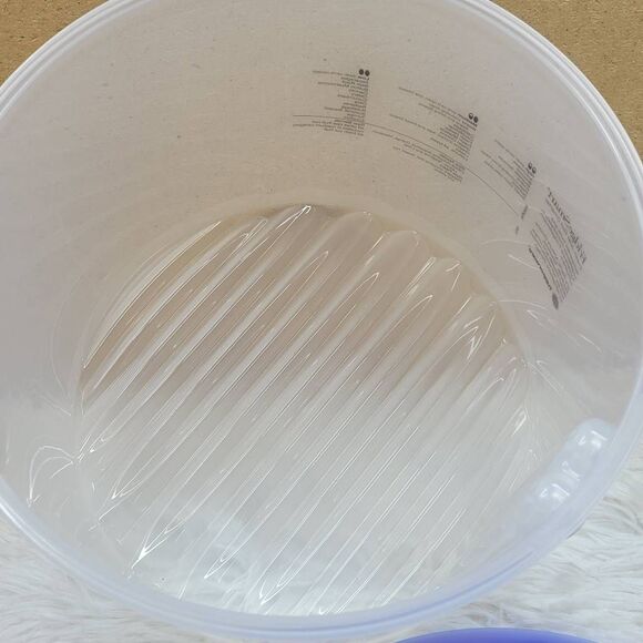 Tupperware Fridge Smart Round Large 20 Cup Storage Container Clear w/ Blue Lid - Picture 4 of 10